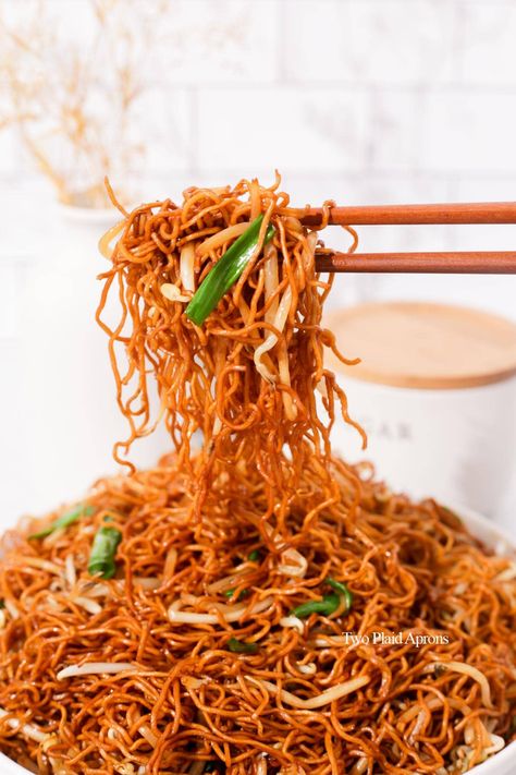 Cantonese Chow Mein Recipe, Cantonese Chow Mein, Chipotle Pasta, Homemade Chinese Food, Chow Mein Recipe, Chinese Chicken Recipes, Pork Dumpling, Chow Mein Noodles, Chinese Cooking Recipes