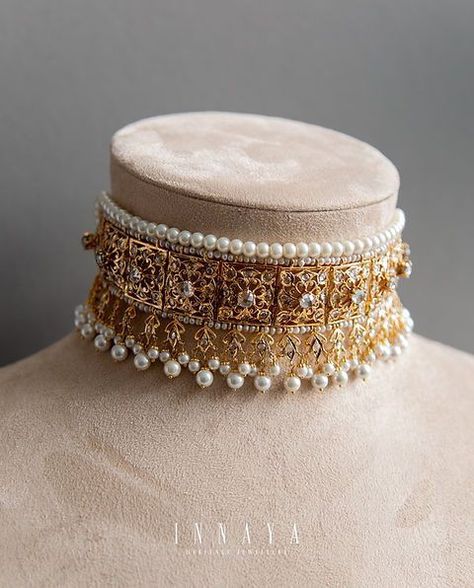 Rajput Jewellery Necklaces, Pearl Jewellery Indian, Pearl Indian Jewellery, Desi Choker, Gold Pearl Choker, Bridal Jewellery Sets, Choker Design, Choker Pearl, Gold Chokers