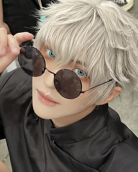 Silly Gojo, Jjk Cosplay, Gojo Cosplay, Jujutsu Kaisen Cosplay, Cosplay Poses, Anime Cosplay Makeup, Whatsapp Wallpaper Cute, Cosplay Boy, Snk Cosplay