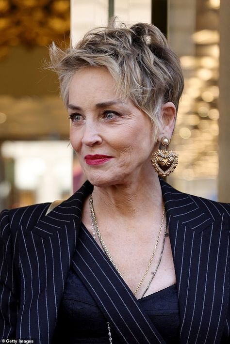 Sharon Stone Short Hair Over 50, Platinum Blonde Hair Short Older Women, Wash And Wear Short Hair, Sharon Stone Short Hair, Sharon Stone Hairstyles, Blonde Locks, Heather Locklear, Short Grey Hair, Edgy Short Hair