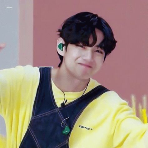 Jkslace GIF – Jkslace – discover and share GIFs Tae Cute Gif, Bts Cute Gif, Taehyung Gifs, J Hope Gif, Taehyung Gif, Bts V Gif, Taehyung Smile, V Smile, V Gif