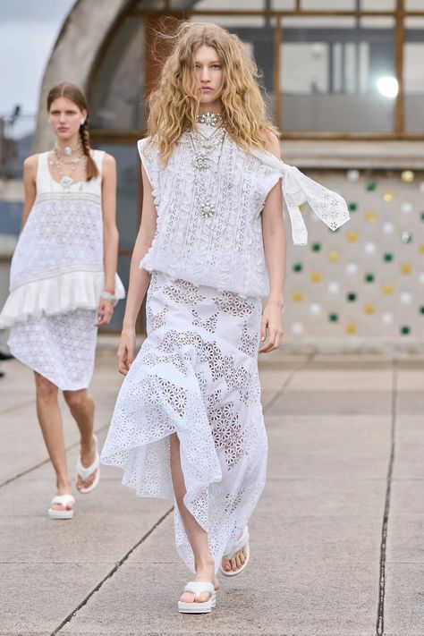 Chanel Resort 2025 Collection | Vogue Resort 2025, Chanel Resort, Embroidered Crop Tops, Y2k Boho, Fashion Aesthetics, Column Dress, Spring Fashion Trends, Mode Inspo, Feminine Design