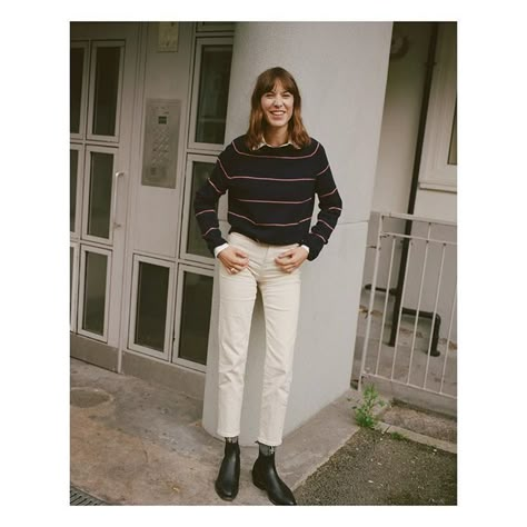 Perfect ankle cropped white jeans, Striped jumper, black slip on Doc Marten boots (Alexa Chung) Doc Martens Style, Alexa Chung Style, Doc Martens Outfit, Martens Style, Cropped White Jeans, Boating Outfit, Outfit Plus Size, Fashion Goals, Alexa Chung