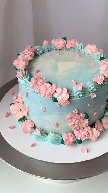 April’s Baker on Instagram: "Hello spring🌸" Spring Cake Designs, Cool Cake Designs, Spring Cake, Summer Cakes, Pretty Birthday Cakes, Cool Birthday Cakes, Princess Cake, Main Theme, March 3