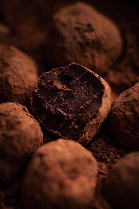 Truffles Aesthetic, Chocolate Aesthetic Photography, Choco Truffle, Chocolate Photography, Truffle Chocolate, Vegan Chocolate Truffles, Chocolate Aesthetic, Chocolate Texture, Truffles Chocolate