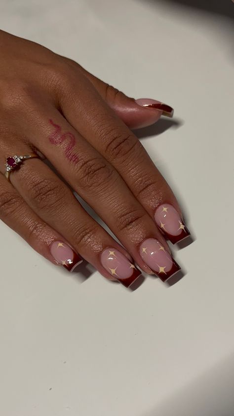 Fall Frenchies Acrylic Nails, Brown French Square Nails, Burgundy Nails Square Short, Wine Colored French Tip Nails, Short Nail Designs Burgundy, Burgundy French Tip Nails Square, Cute Fall Nails French Tips, Cherry Red French Tip Nails Square, Square Brown French Tip Nails