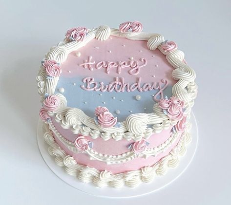 Pretty Decorated Cakes, Pretty Pink Cakes Girly, Cute Round Cakes, Aesthetic Birthday Cake Vintage, Pastel Cake Birthdays, Pink And Blue Birthday Cake, Pink And Purple Birthday Cake, Small White Cake, Simple Vintage Cake