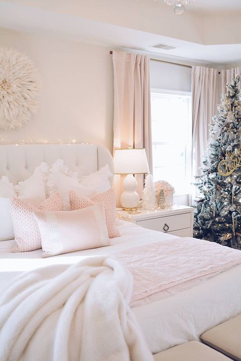 Pink And Gold Master Bed, Pink And Beige Bed, Girly Christmas Bedroom Decor, Pink Gold And White Bedroom Aesthetic, Holiday Decor Bedroom, Pink Bedroom For Women, Light Pink And White Bedding, Pink Inspired Bedroom, Beautiful Pink Bedrooms