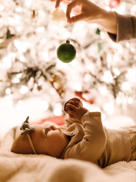 Christmas Photos Of Baby, Baby And Christmas Tree Photo, Newborn Photos Christmas Tree, Simple Christmas Baby Photoshoot, Baby Photo Christmas Ideas, Newborn By Christmas Tree, Baby In Box Christmas Photo, Christmas Stocking Newborn Photo, Baby With Christmas Tree