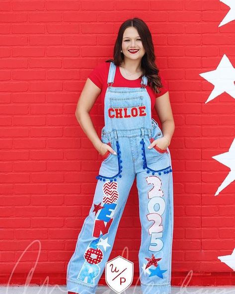 Overall Painting Ideas, Painted Jeans Senior, Senior Denim, School Overalls, Senior Overalls Ideas, Senior Overalls Ideas High Schools, Hoco Overalls, Hiphop Dance Outfit, Homecoming Jeans