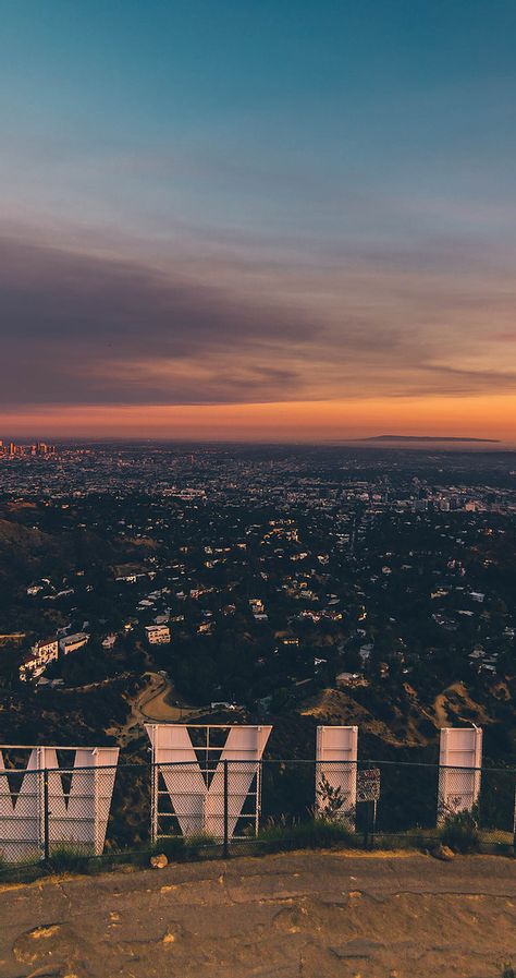 Beverly Hills Aesthetic Wallpaper, Los Angeles Homes Hollywood Hills, Hollywood Hills View, The Hills Aesthetic, Hotel California Aesthetic, West Hollywood Aesthetic, Hollywood Hills Aesthetic, Hollywood At Night, Hollywood Wallpaper