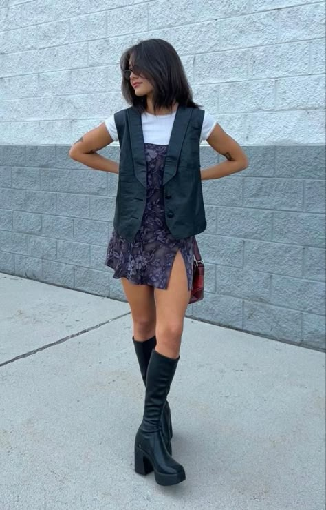 90s Fashion Layering, Layering Pieces Clothes, Wurstfest New Braunfels Outfit, Outfit Layering Ideas Summer, Summer Outfits Layering, Vest Concert Outfit, Outside Lands Outfit San Francisco, Declan Mckenna Concert Outfit, Brewery Outfit Summer