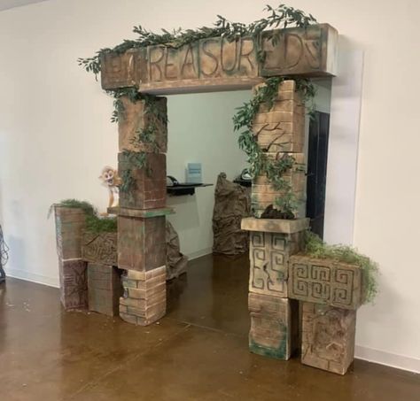 Archeology Party Decorations, Safari Base Camp Decorations, Safari Parade Float Ideas, Jumanji Homecoming Float, Jumanji Theme Decorations, Jungle Theme Stage Decorations, Jumanji Party Decorations, Night At The Museum Decorations, Jumanji Decoration Ideas