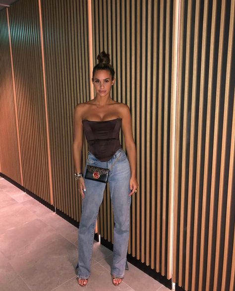 Jeans And Heels Outfit Going Out, Brown Corset Outfit, Corset Top And Jeans, Date Outfits Casual, Fendi Mini Bag, Overall Outfits, Cute Outfits Fall, Brown Corset Top, Fashion Outfits Cute