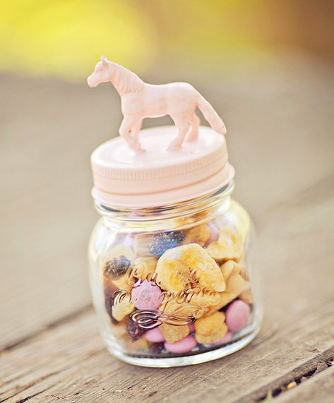 Horse Theme Dessert Table, Horse Party Decorations, Horse Themed Party, Chic Cowgirl, Mason Jar Desserts, Diy Horse, Pinwheels Paper, Horse Birthday Parties, Cowgirl Birthday Party