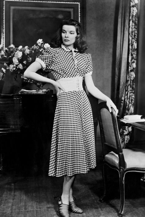 Katharine Hepburn in The Philadelphia Story, 1940; The idealized silhouette of the time was broad shoulders, tiny waist, and full hips yet women still maintained a natural look and waistline. Katharine is wearing a gingham dress that has a peter pan collar (popular in the 60s) with a corset over the top (popular style in 2016).   Source: Marie Claire (“We highlight the key moments for 1940s fashion”) Philadelphia Story, 1940s Fashion Women, The Philadelphia Story, 1940s Women, Kawaii Clothes Goth, 1940s Woman, Katherine Hepburn, Fashion 1940s, Lana Turner