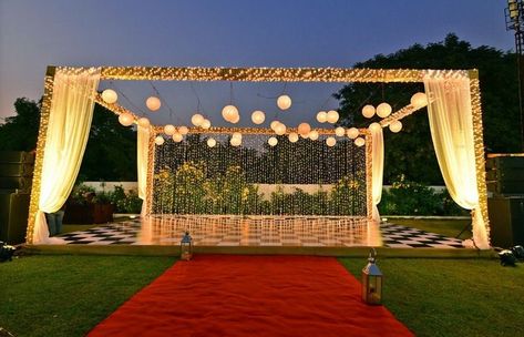 Photo By Palkhi Banquet & Lawn - Venues Outdoor Banquet Ideas, Lawn Decor Ideas For Party, Sangeet Floor Stage, Reception Lawn Decorations Indian, Lawn Stage Decoration, Lawn Reception Decor, Outdoor Lawn Wedding, Sangeeth Stage Decor Outdoor, Marriage Lawn Decoration