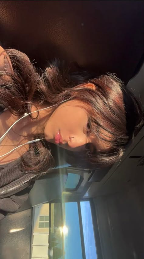 Golden Hour Inspo Pics, Good Lighting Selfies, Sunlight Pictures Selfie, Golden Hour Selfie Poses, Sun Selfie Ideas, Sunlight Selfie Ideas, Sun Pictures Selfies, Sunkissed Selfie Ideas, Sun Kissed Photo Poses