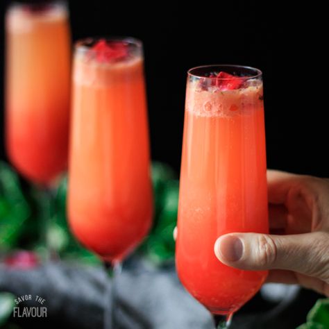 Non Alcoholic Strawberry Citrus Blush: this refreshing spring and summer drink is made with three citrus juices, strawberries, easy simple syrup, and sparkling mineral water.  It’s a perfect crowd pleaser to serve for kids, teens, and adults at a party, baby shower, or Easter brunch. | www.savortheflavour.com #nonalcoholic #summer #spring #mocktail #recipe Spring Mocktail, Juicing Guide, Easter Brunch Drinks, Africa Party, Summer Drinks Nonalcoholic, Easy Alcoholic Drinks, Sparkling Mineral Water, Summer Coolers, Baby Shower Drinks