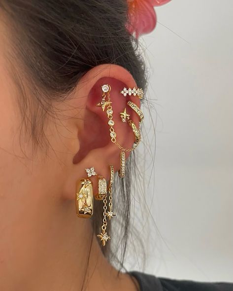 quite possibly the most beautiful ear stack i’ve ever laid my eyes on!!!🥹🥹 all available on binkybelle.com 🍒🌸 Stacked Lobes Piercing, Earring Stacks, Lobe Piercing, Ear Stack, Glitz And Glam, Piercing Tattoo, Ear Jewelry, My Eyes, Piercing Jewelry