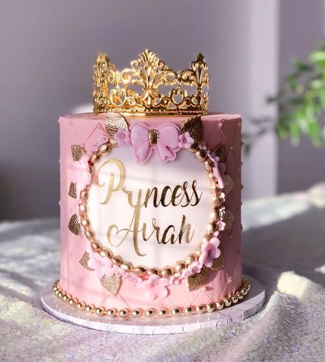 Princess Cake With Crown, Pink Princess Cakes, One Year Birthday Cake, Latest Birthday Cake, Princess Theme Cake, Hijab Party, Stylish Cake, Cake Designs For Girl, Twin Birthday Cakes