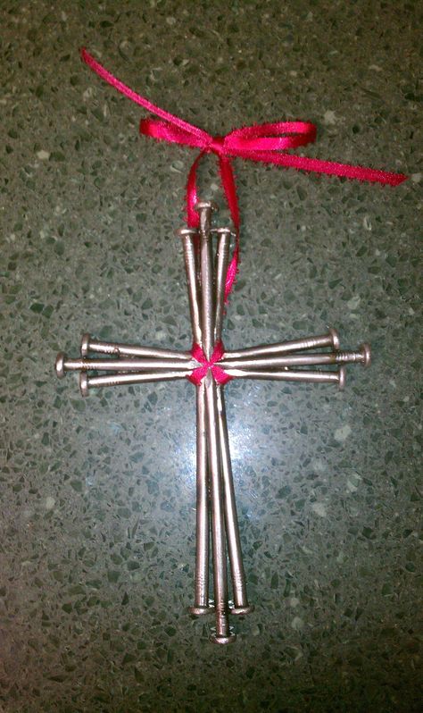 Round Nail Cross as an Ornament Cross Made Of Nails, Christian Crafts To Sell Easy Diy, Cross Christmas Ornaments, Diy Cross Ornaments, Cross Christmas Tree, Cross Crafts, Christian Crafts, Diy Cross, Vbs Crafts