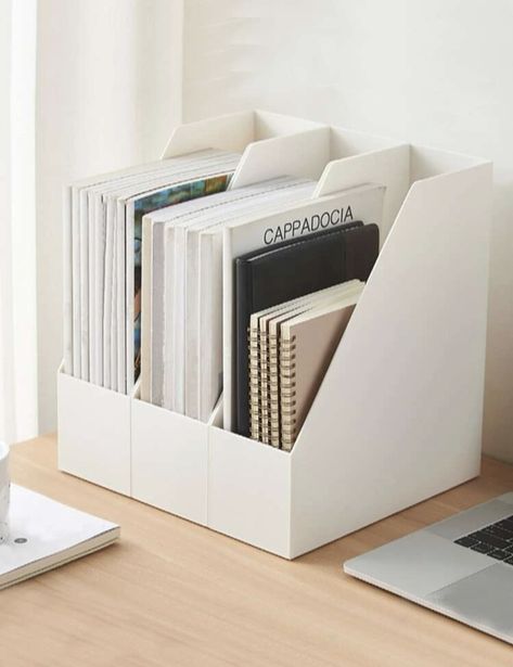 Magazine holders for desktop organization Book Organiser For Desk, White Desk Organizer, Student Desk Storage Ideas, Work Desk Aesthetic Office, Office Accessories For Work, Organization For Desk, Desk Organization Aesthetic, Desk Storage Ideas, Dorm Desk Organization