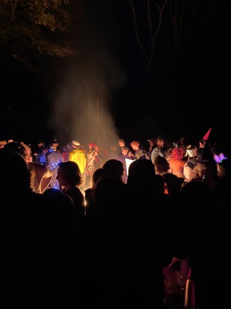 Halloween Party In The Woods, Bonfire Party Aesthetic, Bonfire Aesthetic, Halloween Bonfire, Lancaster Prep, Campfire Party, 17 Birthday, Group Camping, Bonfire Party