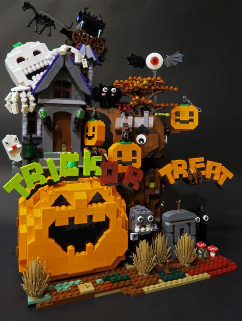 Lego Halloween Build, Halloween Lego Builds, Lego Halloween Ideas, Halloween Lego Ideas, Lego Autumn, Lego Halloween Costume, Halloween Legos, Lego Artwork, Lego Haunted House