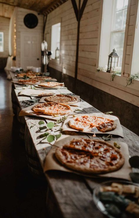 Rustic Wedding Appetizers, Modern Rustic Party Decor, Modern Wedding Food Ideas, Wedding Reception Summer, 50 People Wedding Receptions, Pizza Display For Wedding, Pizza At A Wedding Reception, Pizza Reception Wedding, Catering Your Own Wedding