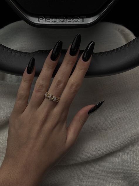 Almond Shape Black Nails, Black Oval Acrylic Nails, Black Nails Emo, Long Oval Nails Acrylics, Long Oval Nails, Oval Acrylic Nails, Black French Nails, Manicure Inspiration, Almond Acrylic Nails