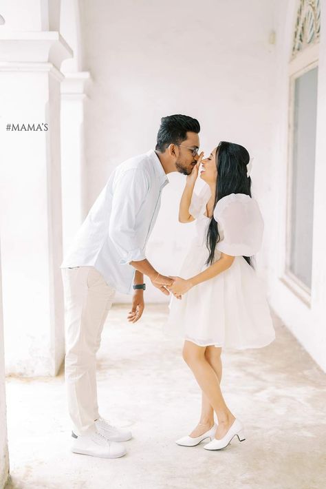 Prewedding Shoot Dresses Photo Ideas, Best Pre Wedding Outfits, Couple Photoshoot In Black Outfit, Jumpsuit Couple Photoshoot, Preeshoots Dresses, Preshoot Dress Ideas, Outfit Ideas For Pre Wedding Shoot, Pre Wedding Couple Dress, Pre Wedding Shoot Gowns