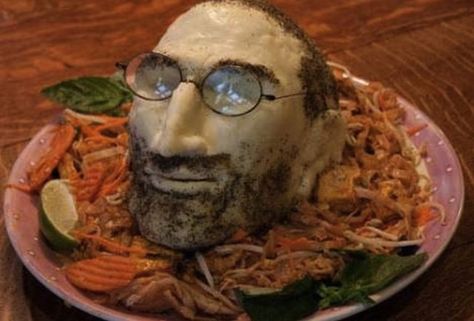 Cheese Steve Jobs-This is the weirdest edible art in the illustrious history of weird edible art Funny Food Pictures, Potato Gravy, Food Sculpture, Pregnancy Cravings, Funny Food, Weird Food, Edible Art, Food Humor, Steve Jobs