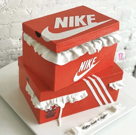 Nike Birthday, Nike Cake, Holiday Cake Designs, Nike Party, Sneaker Party, Shoe Box Cake, Unique Birthday Ideas, Shoe Cakes, Box Cakes