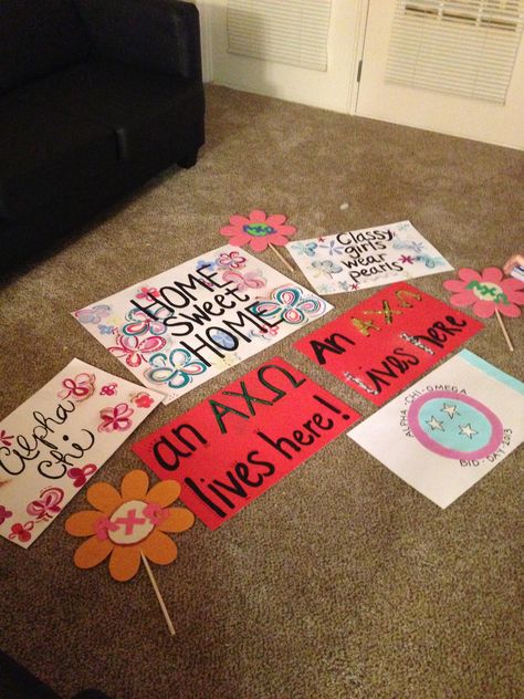 Bid Day Posters and Door Decorations #AlphaChiOmega #BidDay Sorority Door Decorations Bid Day, Sorority Welcome Sign, Bid Day Name Signs, Sorority Door Decorations, Bid Day Signs, Sorority Recruitment Decorations, Recruitment Decorations, Bid Day Gifts, Welcome New Members