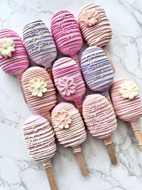 Baby in bloom custom dipped cakesicles and other treats- I can do any color pallet! BY THE DOZEN Flower Cakesicles, Dipped Treats, Chocolate Covered Desserts, 10 Birthday Cake, Chocolate Covered Treats, Baby In Bloom, Cookie Company, Party Bachelorette, Mini Donuts