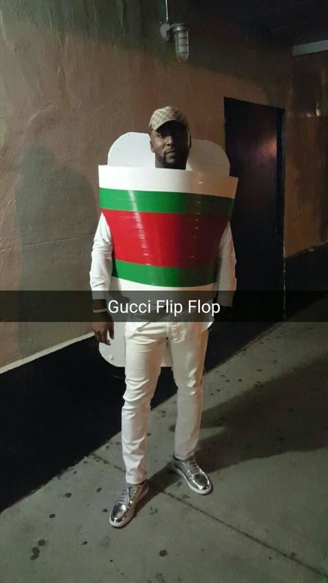 Funny Group Halloween Costumes, Halloween Core, Gucci Flip Flops, Celebrity Costumes, Teen Friends, Halloween Costumes Friends, Costumes For Teens, Funny Costumes, Goofy Pictures