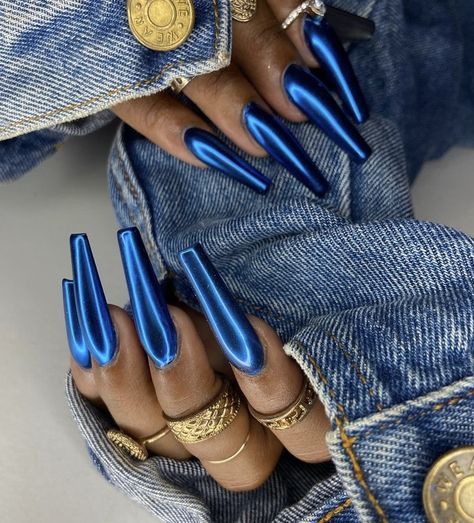 Metallic Blue Nail Designs, Charcoal Chrome Nails, Dark Blue Iridescent Nails, Dark Blue Metallic Nails, Chrome Powder Nails Designs, Sapphire Nails Design, Navy Fall Nails, Holiday Fingernails, Chrome Nails Dark