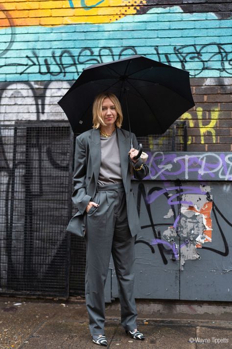 Lisa Aiken, Street Style Aesthetic, Style Aesthetic, The Clothes, Shades Of Grey, Rainy Day, Trench Coat, Style Inspiration, Street Style