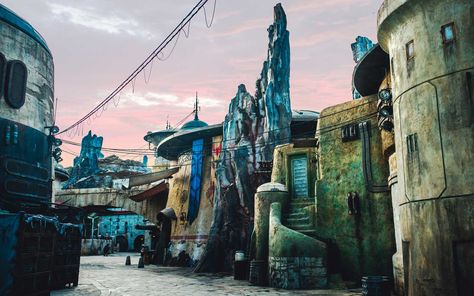 Everything You Must Do at Star War's: Galaxy's Edge, According to a Disney Imagineer Disneyland In California, Star Wars Planets, Star Wars Galaxy, Star Wars Design, Disney Imagineering, Themed Food, Star Wars Concept Art, Disney World Florida, By Any Means Necessary