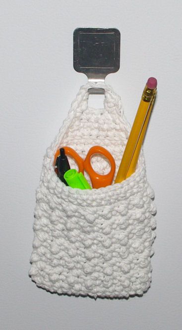 Locker Pocket Free Crochet Pattern Crochet Locker Organizer, Crochet Locker Decor, Crochet Locker Decorations, Crochet Wall Hanger, Pocket Crochet, Wall Pocket Organizer, Practical Baby Shower Gifts, Note Pad Holder, Crochet Organizer