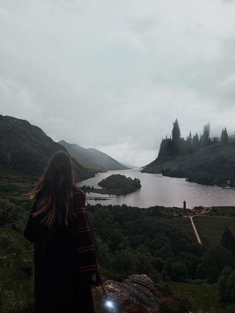 Hogwarts Lifestyle, Aesthetic Hogwarts, Hogwarts Shifting Aesthetic, Life At Hogwarts Aesthetic, Hogwarts Photography, Harry Potter In Real Life, Life At Hogwarts, Harry Potter Oc Aesthetic, Hogwarts Girl Aesthetic