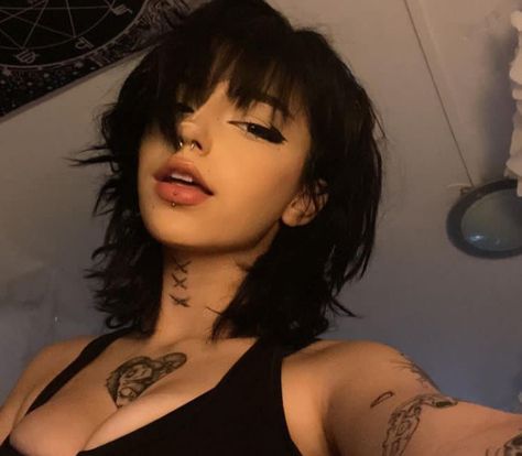 Grunge Haircut, Short Grunge Hair, Goth Hair, Hair Inspiration Short, Punk Hair, Alternative Hair, Hair Reference, Short Hair Haircuts, Hair Inspo Color