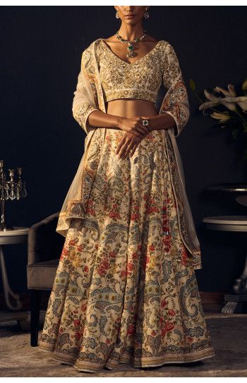 Feather Lehenga, Lehenga Silk, Organza Cape, Varun Bahl, Lehenga Pattern, Organza Lehenga, Embroidered Lehenga, Half Sleeve Blouse, Indian Couture