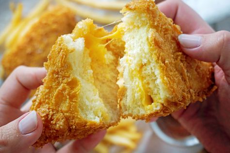 How to Make a Cheese Frenchee, aka a Deep Fried Grilled Cheese Sandwich Magnolia Cupcakes, Frozen Garlic Bread, Fried Foods, How To Make Sandwich, Homemade Cheese, Cheesecake Factory, Fair Food Recipes, Grilled Cheese Sandwich, Cheese Sandwiches