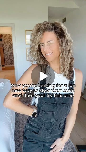 Tara Bohm on Instagram: "Twists + Bobby Pins = 😍✨🔥  What tutorial do you need next? Half up? Up do? Accessories?   #curlytutorial #curlyhairstyles #curlylook #curlytips #hairtribe #curlsoftheday #curlsofinstagram #curlygirljourney" Hairstyles For Medium Length Hair Wavy Half Up Half Down, How To Bobby Pin Hair, Half Up Wavy Hairstyles, Curly Hair Half Up, Half Up Half Down Wavy Hair, Half Up Half Down Hair Curly, Curly Half Up Half Down Hairstyles, Half Up Half Down Hair Curly Hair, Half Up Half Down Curly Hair