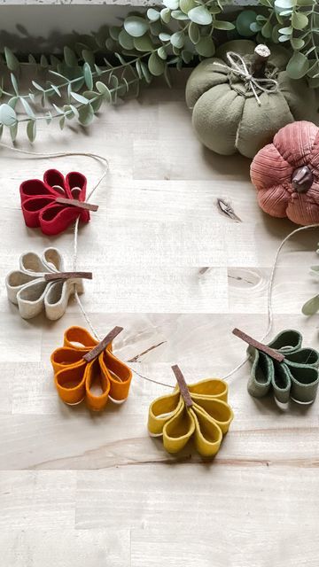 Homemade Fall Garland Ideas, Paper Leaf Garland Diy Fall, Kids Fall Decor Ideas Diy, Fall Boho Decor Ideas, Fall Decor Leaves, Fall Modge Podge Crafts, Diy Fall Party Decorations, Handmade Garland Ideas, Christmas Felt Crafts For Kids