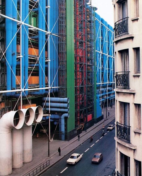 BEAU-TRAPS on Instagram: “Centre Georges Pompidou by the architectural team of Richard Rogers, Su Rogers, Renzo Piano, along with Gianfranco Franchini, Paris 1977…” Machine Architecture, Pompidou Centre, Environmental Architecture, Centre Pompidou Paris, Richard Rogers, Urban Analysis, Architecture Life, Minimal Architecture, Archi Design