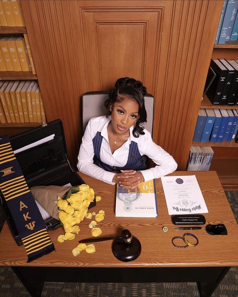 Degree Black Woman, Business Graduation Pictures Ideas, Boss Graduation Pictures, Black Attorney Aesthetic, Grad Photoshoot Masters, Accounting Major Graduation Pictures, Grad Photoshoot Ideas Black Women, Paralegal Graduation Pictures, Juris Doctor Graduation Pictures