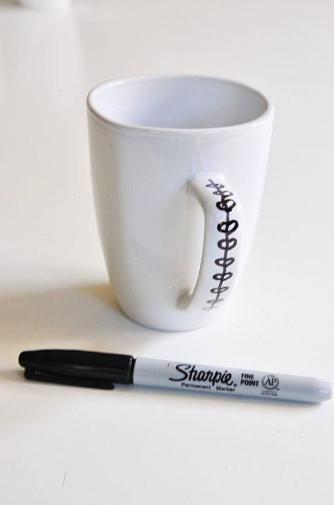 Writing On Mugs, Sharpie Coffee Mugs, Sharpie Mugs, Mugs Diy, Coffee Mug Crafts, Diy Sharpie Mug, Coffee Cups Diy, Sharpie Mug, Student Christmas Gifts